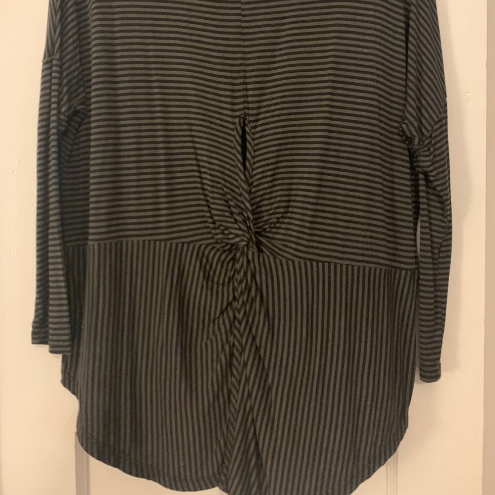 L striped top